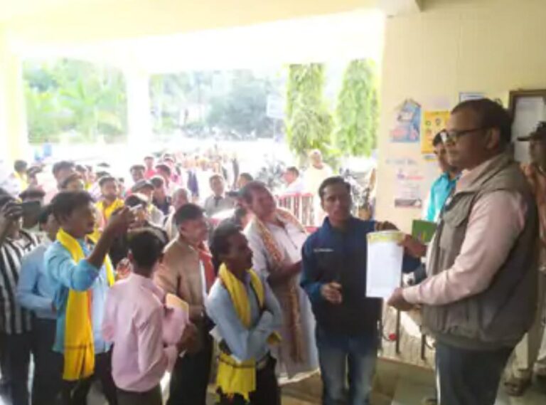 Demand to suspend the Principal in charge: Organization in favor of female professor, submitted memorandum to the Collector